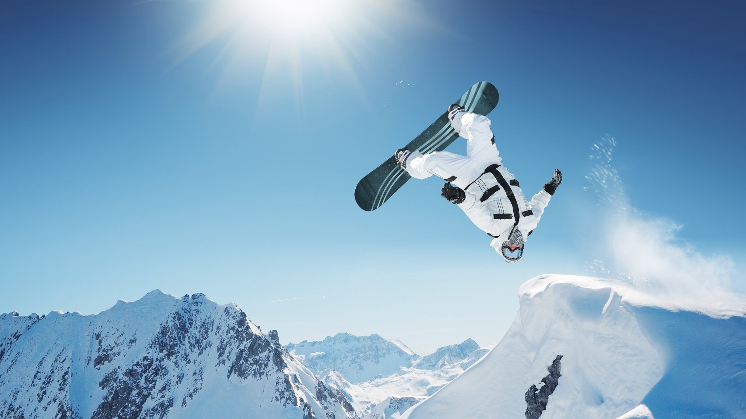 九游体育网页版-球场下雪太大，瑞士球员主动帮裁判扫线，瑞士球员受伤